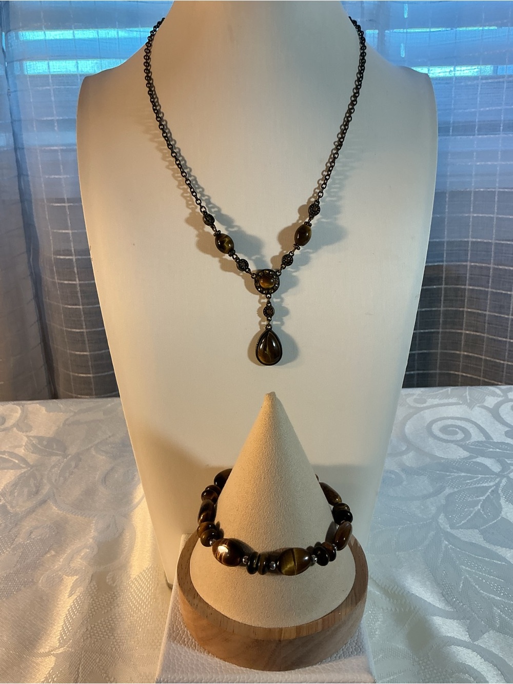 Avon Tiger’s Eye “Y” Drop Vintage Necklace Antique Brass & Stretch Bracelet Set